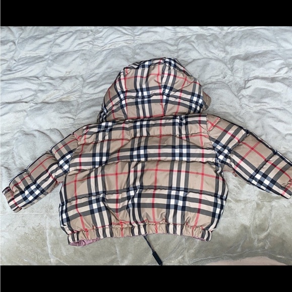 Baby Burberry puffer coat - Picture 3 of 5